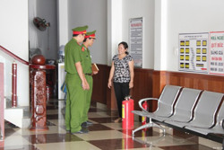 Đội trưởng đội dân phòng được hỗ trợ 17% lương tối thiểu vùng mỗi tháng