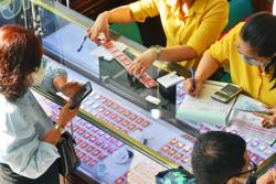 Giá vàng hôm nay 6-9: “Đại gia” xả hàng, vàng lo phòng thủ