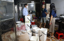 Mùa Trung thu lại “nóng” chuyện thực phẩm “bẩn”