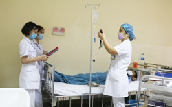 Lạm dụng truyền dịch tại nhà: Nguy cơ tử vong cao