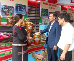 Huyện Krông Bông: Tổ chức 16 gian hàng trưng bày sản phẩm nông nghiệp nông thôn