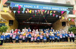 Huyện Ea H’leo: Tổ chức nhiều hoạt động, tặng quà Tết người dân có hoàn cảnh khó khăn