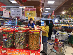 Các siêu thị, chợ tăng thời gian mở cửa phục vụ khách dịp tết