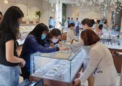 Giá vàng lặng sóng, doanh nghiệp vàng vẫn lãi đậm ngàn tỉ đồng