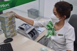 "Mắc kẹt" lãi suất vay mua nhà, mua xe