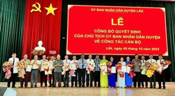 UBND huyện Lắk công bố 14 quyết định về công tác cán bộ