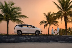 Hyundai Stargazer - Khám phá vẻ đẹp vượt thời gian dưới ánh sao lấp lánh.