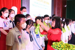 Học sinh, học viên, sinh viên có thành tích xuất sắc được khen thưởng đến 60 triệu đồng