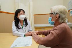 Đừng nhầm tưởng loãng xương chỉ cần uống canxi là ổn