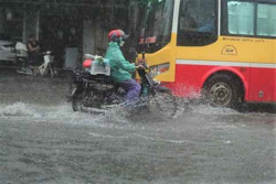 Ngày 28/10, nhiều nơi trên cả nước có mưa dông, nền nhiệt giảm