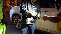 HY HỮU: Người đàn ông cụt tay, không bằng lái vẫn... chạy ô tô!