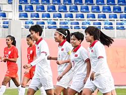 Huỳnh Như "khai pháo", tuyển nữ Việt Nam thắng Ấn Độ với 3 bàn bằng đầu