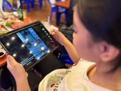 Trẻ em giữa cạm bẫy trực tuyến