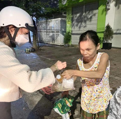 Ấm lòng bếp cơm thiện nguyện