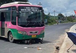 Huyện Buôn Đôn: Va chạm với xe buýt, chồng tử vong, vợ bị thương