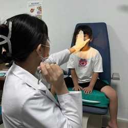 Không tự ý điều trị đau mắt đỏ