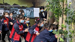 Không dạy chính khóa, sẽ dạy ngoại khóa?