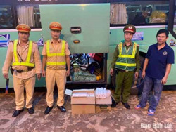 Công an huyện Ea H’leo: Phát hiện xe khách vận chuyển 500 bao thuốc lá lậu