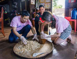 Phát triển du lịch: Cần “thực tế hóa” hoạt động lễ hội