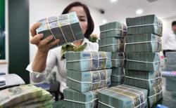 Lãi suất tiết kiệm giảm sâu, nhiều ngân hàng 'ngược dòng' thu hút khách hàng lớn