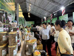 Trưng bày, giới thiệu trên 200 mặt hàng nông sản tiêu biểu của tỉnh