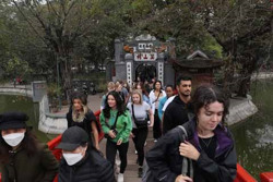 Du lịch tìm cách tăng tốc