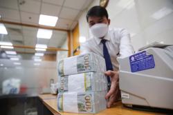 Bớt áp lực khi tỉ giá giảm nhanh