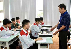 Học và hành ở trường học: Băn khoăn nỗi lo “thiếu, thừa”