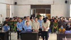 Xét xử "bà trùm" và 9 đồng phạm chuyên mua bán các cô gái phục vụ quán karaoke