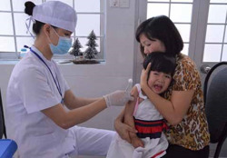 VaCcine tiêm chủng mở rộng: Cuối tháng 11 mới có thể cung ứng trở lại