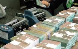 Lãi suất thấp kỷ lục, gần 12,7 triệu tỷ đồng vẫn 'đổ' về ngân hàng