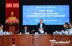 Thời điểm nào Bộ GDĐT công bố đề minh hoạ thi tốt nghiệp THPT từ năm 2025?