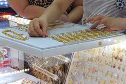 Giá vàng hôm nay 7-11 giảm sốc, giá USD tăng trở lại