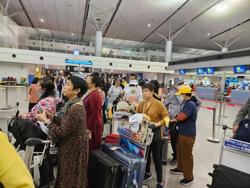 Hãng hàng không dự báo vé máy bay Tết khó sốt?