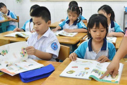 Thêm một bộ sách giáo khoa: Chưa thích hợp?