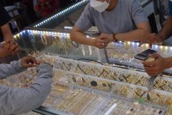 Giá vàng hôm nay 13-12: Vàng thế giới chưa dừng đà giảm