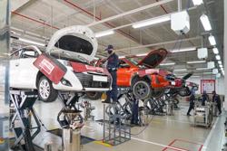 Ế khách, hãng ô tô vẫn đua mở đại lý