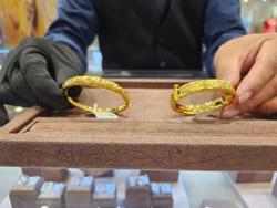 Giá vàng hôm nay 18-12: Vàng nhẫn 24K tiến sát mốc 62 triệu đồng/lượng