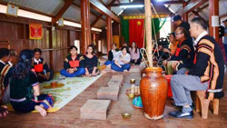 Tổ chức trình diễn nghi lễ truyền thống của người Êđê tại TP. Buôn Ma Thuột