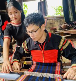 Hỗ trợ đầu tư xây dựng 2 điểm đến du lịch vùng đồng bào dân tộc thiểu số