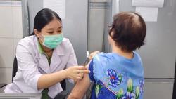 Người cao tuổi vẫn nên tiêm vắc-xin ngừa bệnh
