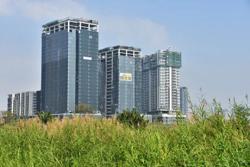 Bất động sản cầm cự chờ hồi phục