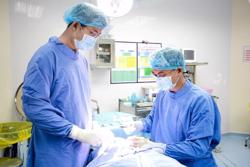 Cắt mí, bọng mỡ mắt: Coi chừng biến chứng!