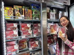 Đặc sản đua nhau xuất ngoại dịp Tết