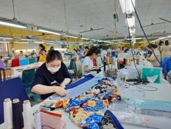 Người lao động mong được hỗ trợ BHYT trong thời gian chờ nghỉ hưu