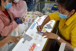 Giá vàng hôm nay 8-12: Mất đà tăng nên phải lao xuống