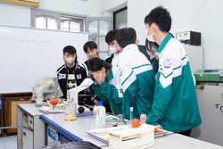 Chọn ngành nhìn từ dự báo thị trường lao động