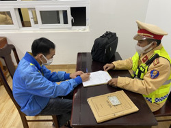 Phát hiện một trường hợp điều khiển xe mô tô dương tính với 2 loại ma túy