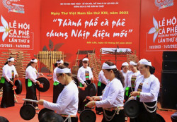 Lan tỏa tình yêu thi ca