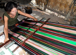 Vợ chồng nghệ nhân M’nông đa tài